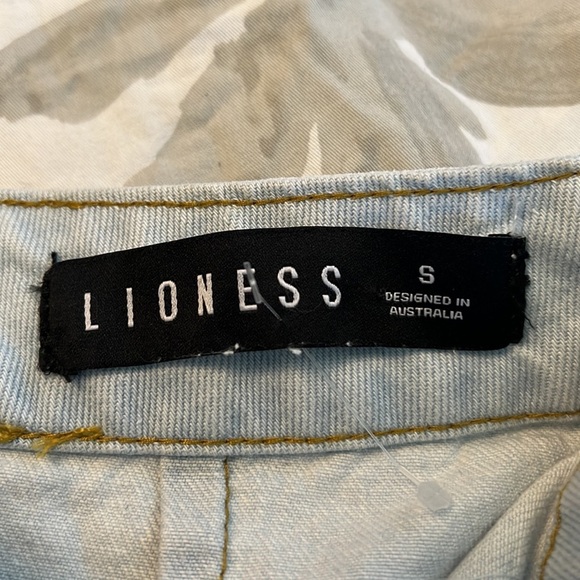 New‎ Princess Polly/Lioness Light Wash Denim Mini Skirt - Picture 8 of 8